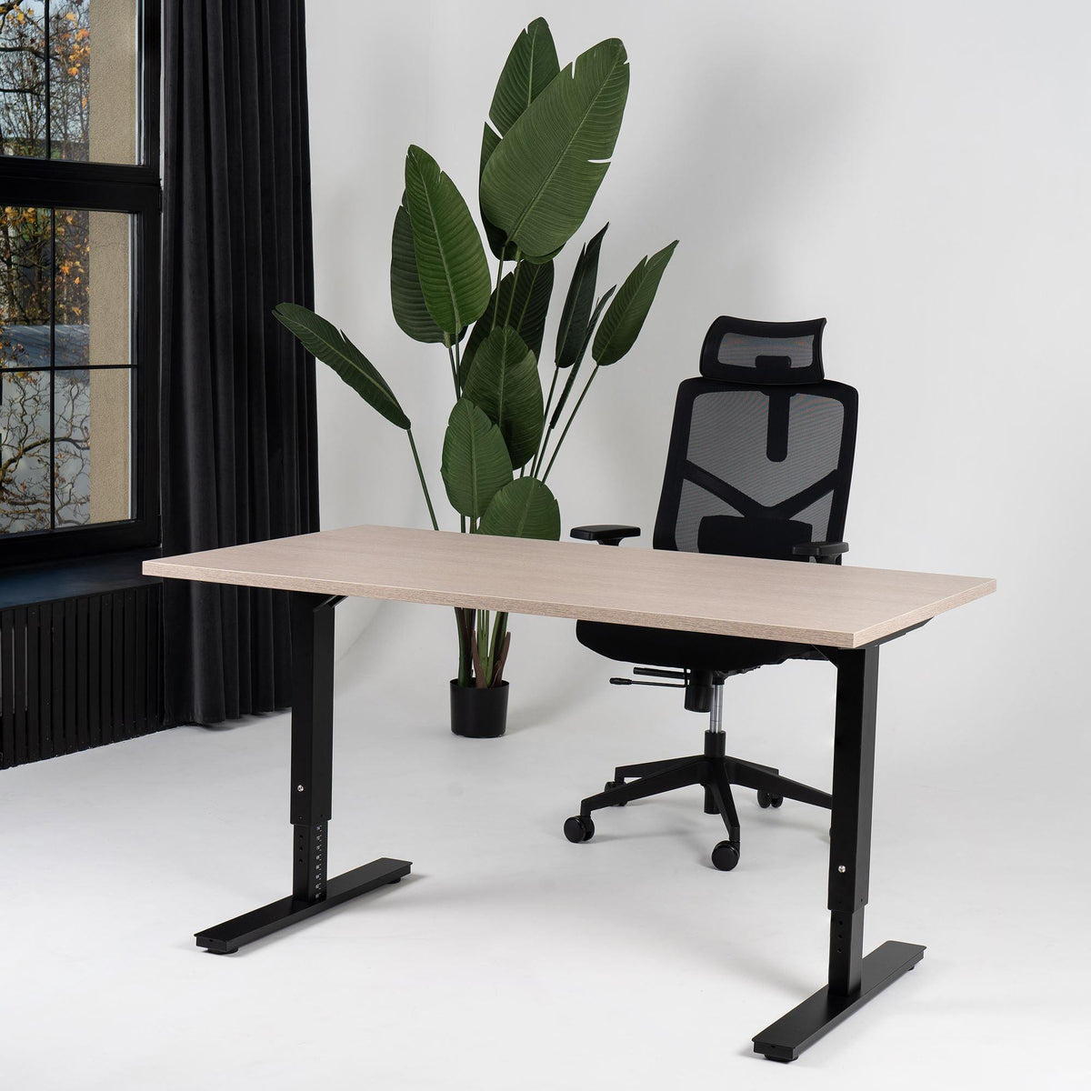 Reguleeritava kõrgusega kontorilaud Forza Line – Nabucco / Must / 120 x 65