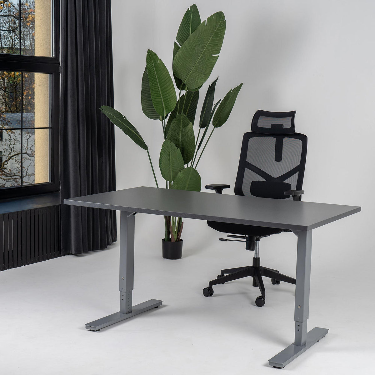 Reguleeritava kõrgusega kontorilaud Forza Line – Antratsiit / Hõbedane / 120 x 65