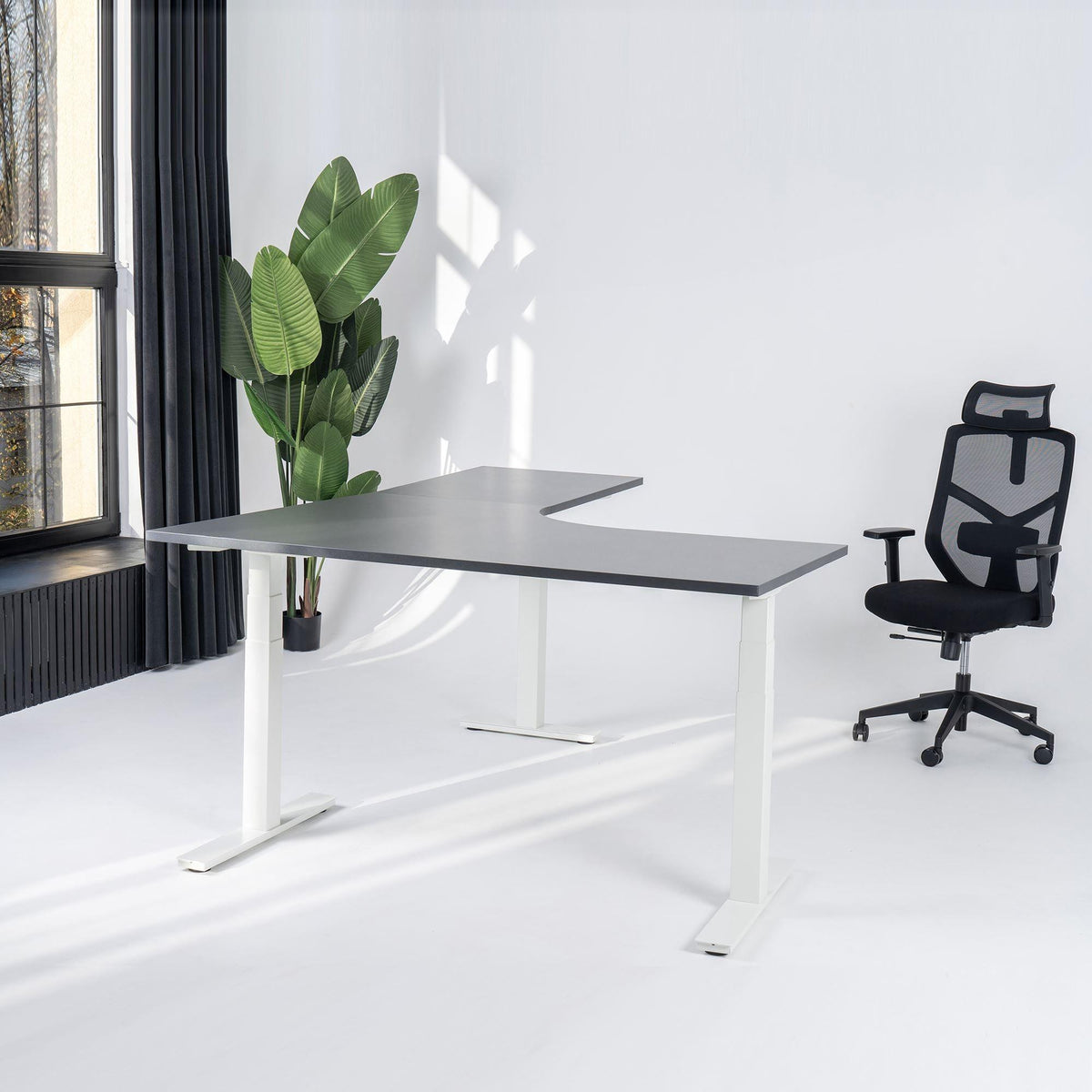 Elektriliselt reguleeritava kõrgusega L-kujuline laud Prestige Line 200 cm x 200 cm