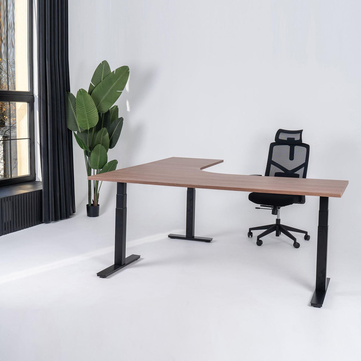 Elektriliselt reguleeritava kõrgusega L-kujuline laud Prestige Line 200 cm x 200 cm