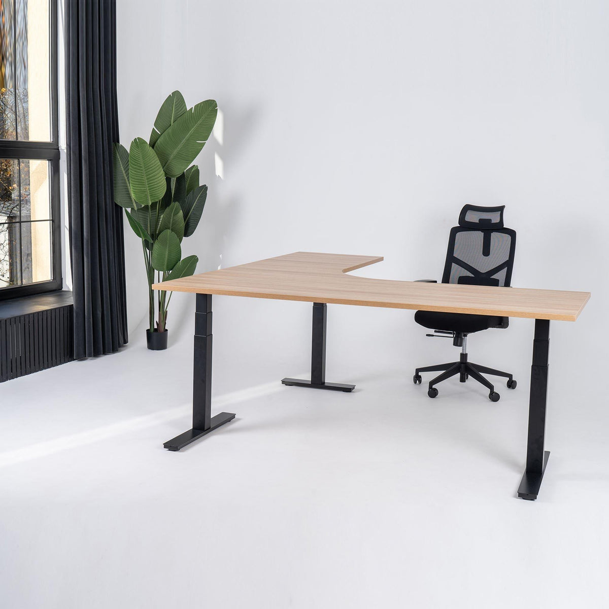 Elektriliselt reguleeritava kõrgusega L-kujuline laud Prestige Line 200 cm x 200 cm