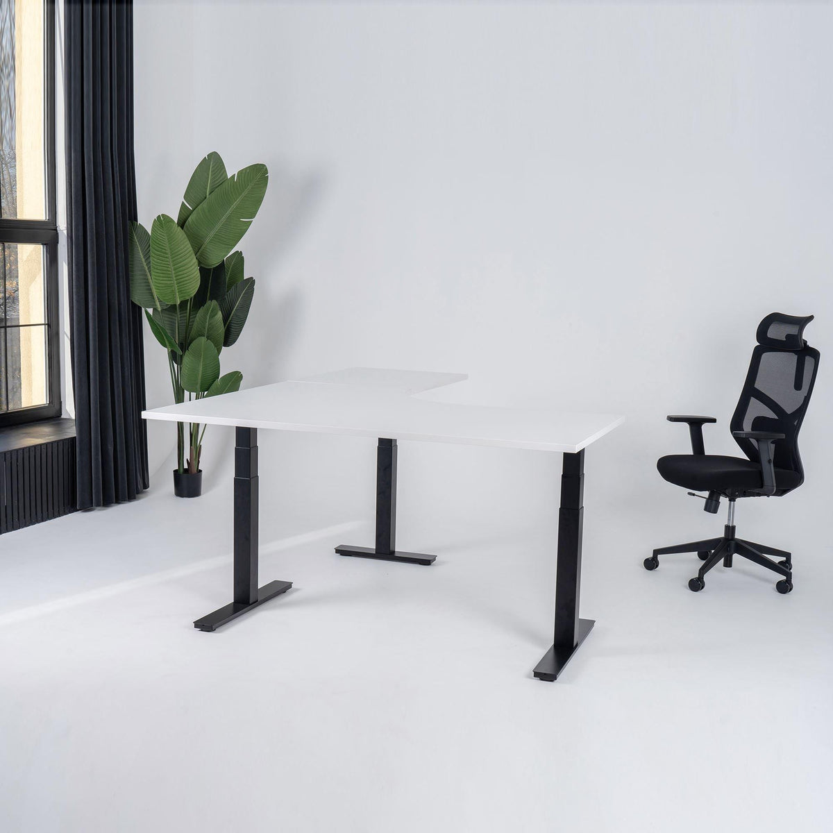 Elektriliselt reguleeritava kõrgusega L-kujuline laud Prestige Line 200 cm x 200 cm