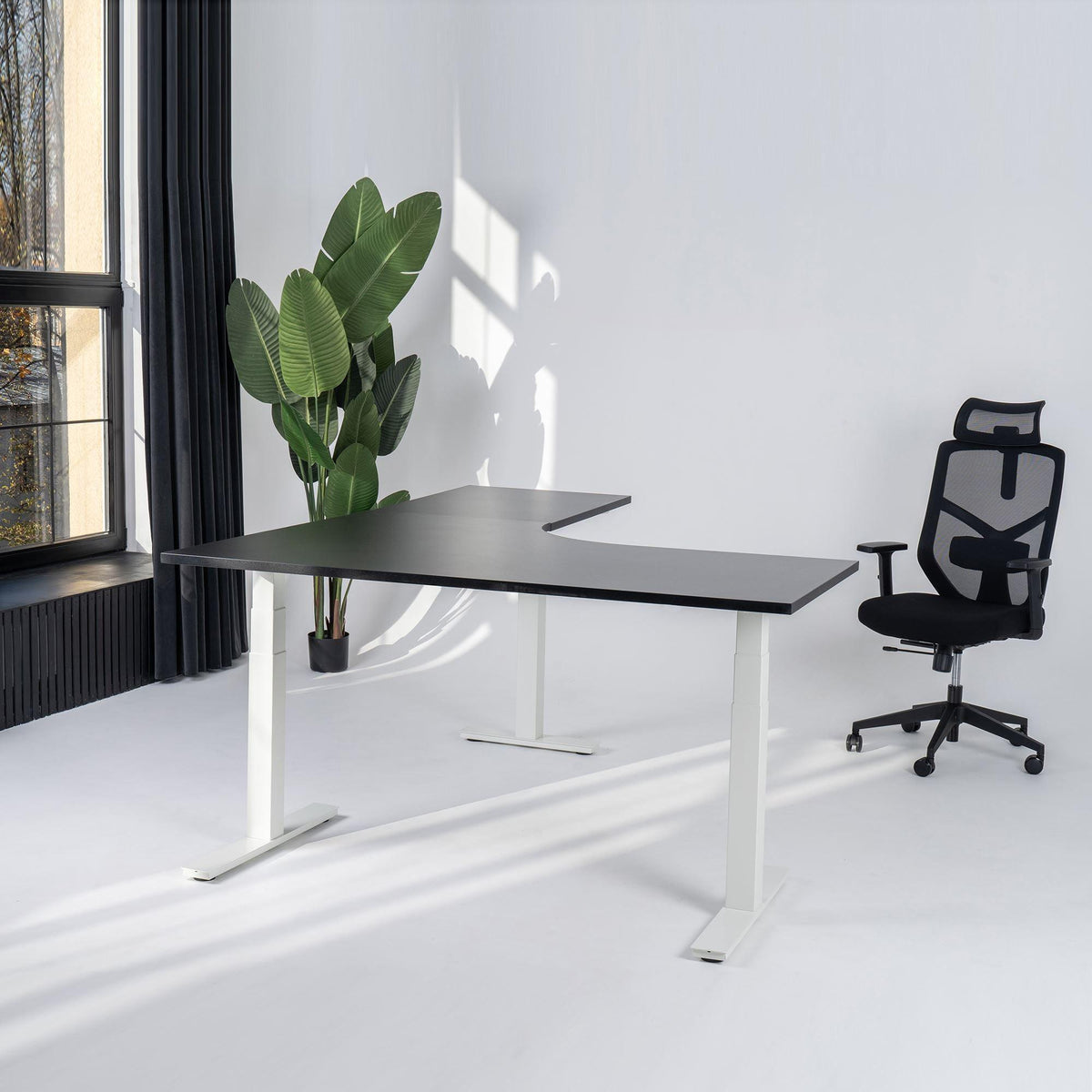 Elektriliselt reguleeritava kõrgusega L-kujuline laud Prestige Line 200 cm x 200 cm