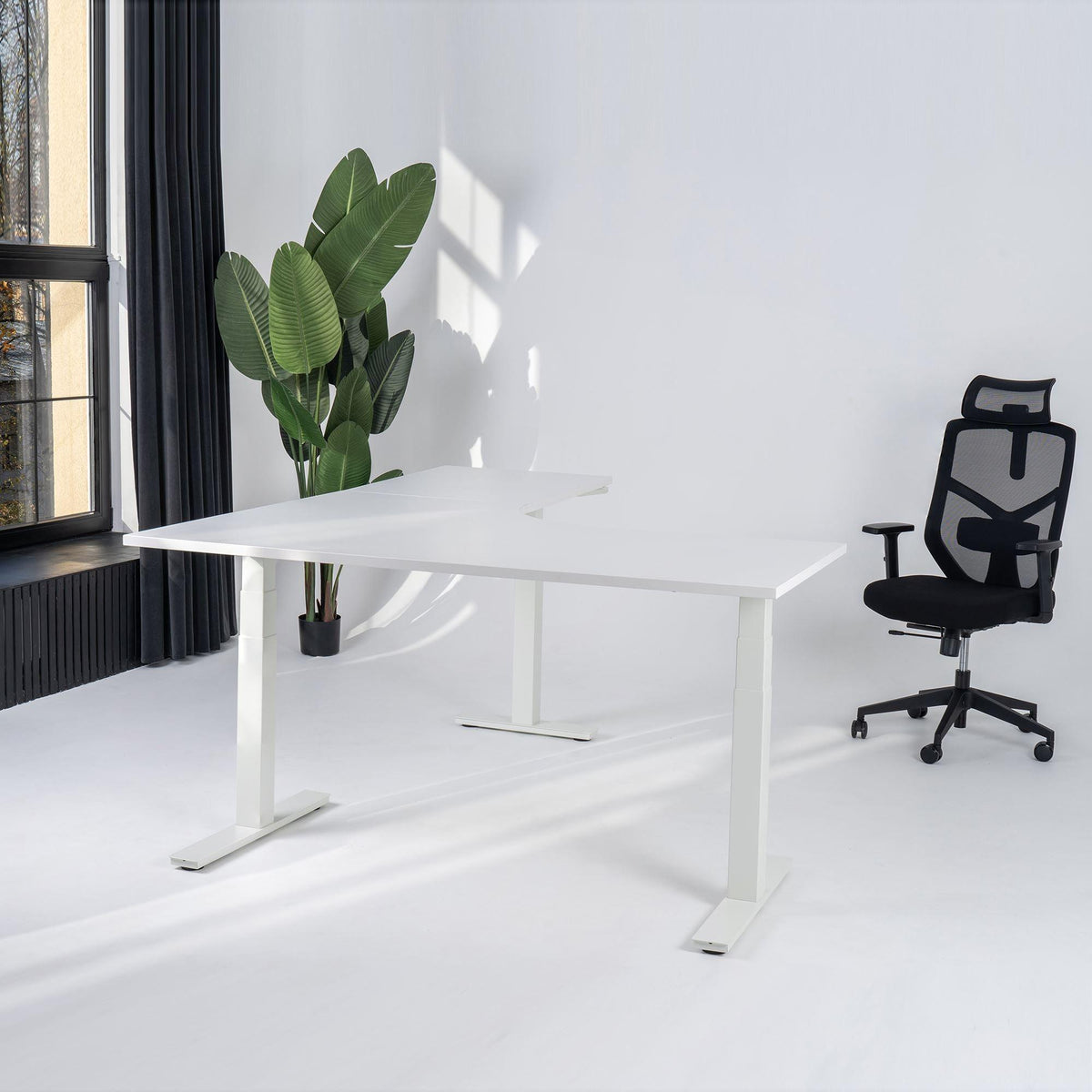 Elektriliselt reguleeritava kõrgusega L-kujuline laud Prestige Line 200 cm x 200 cm