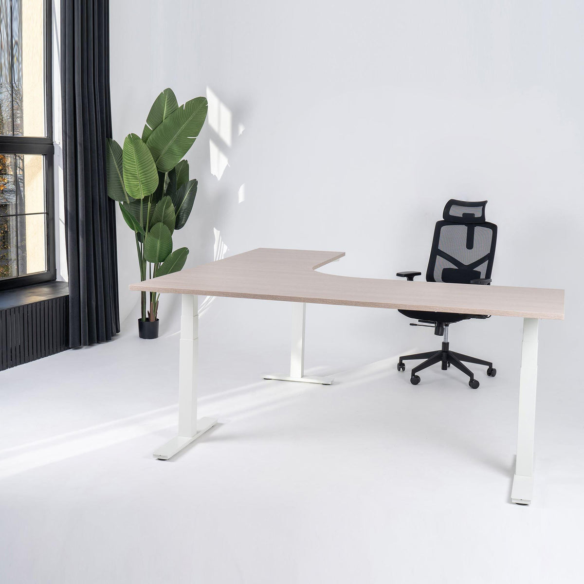 Elektriliselt reguleeritava kõrgusega L-kujuline laud Prestige Line 200 cm x 200 cm