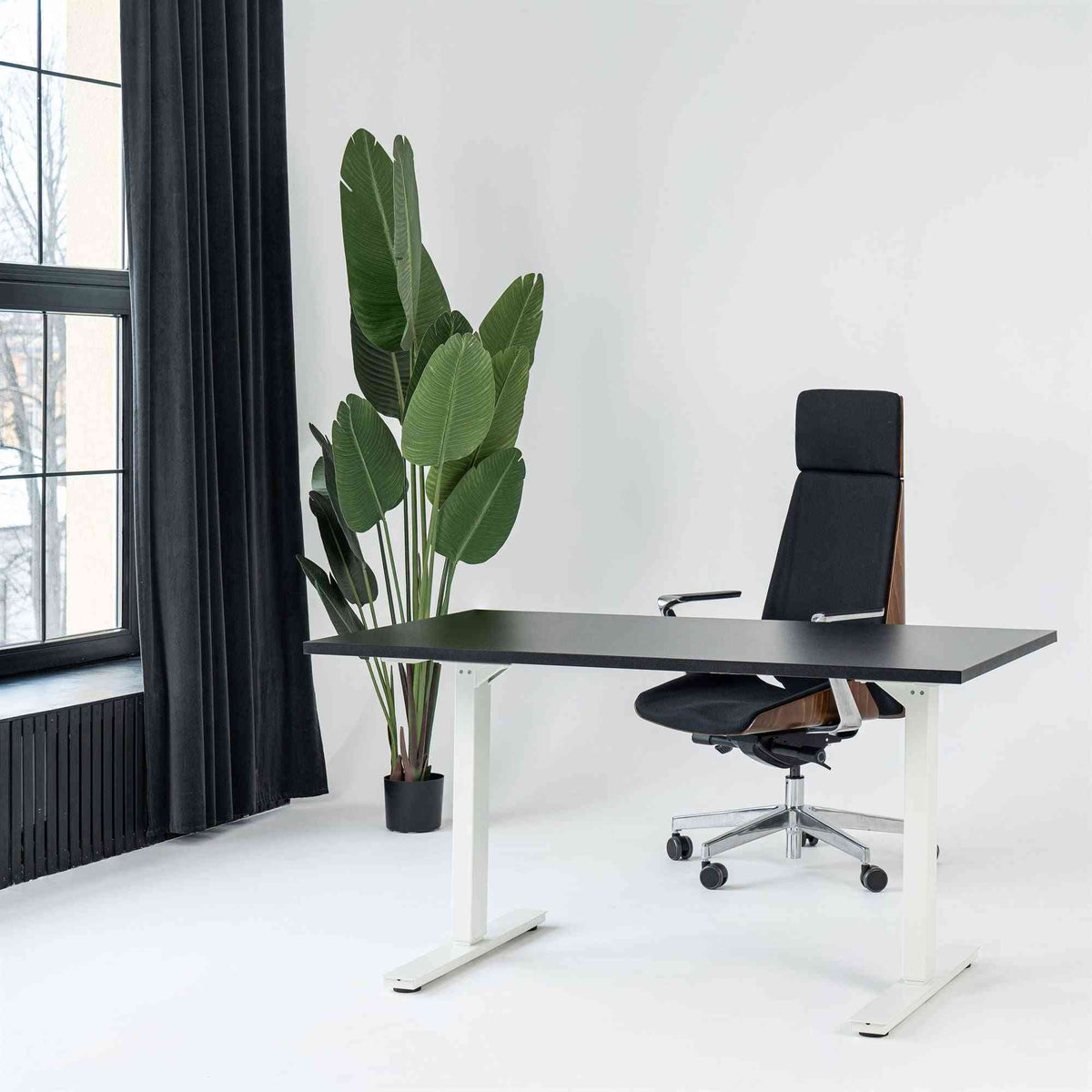 Käsitsi reguleeritava kõrgusega laud Handle Line – must / valge / 140 x 80 cm