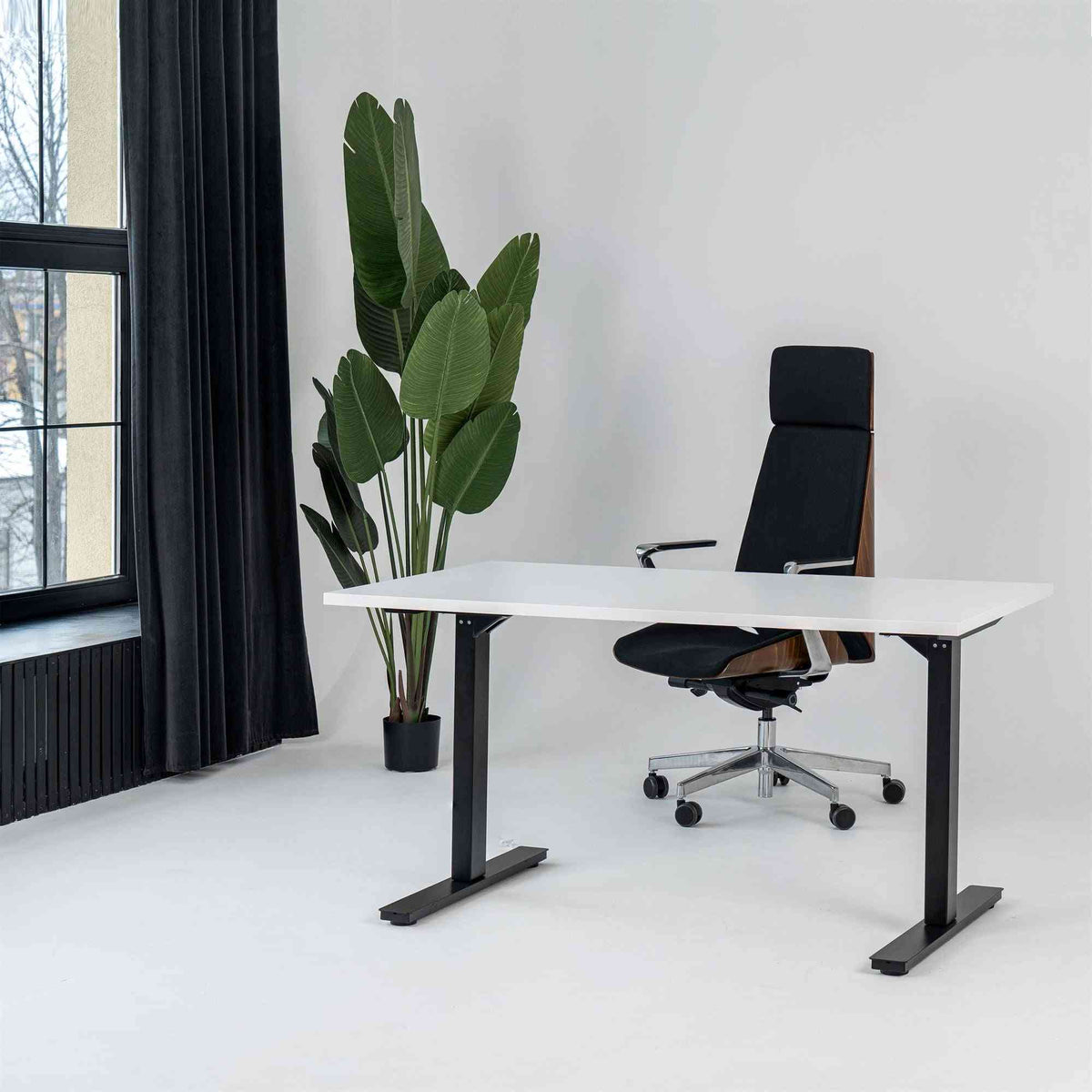Käsitsi reguleeritava kõrgusega laud Handle Line – valge / must / 140 x 80 cm