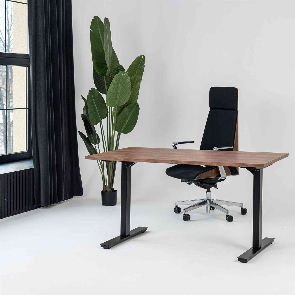 Käsitsi reguleeritava kõrgusega laud Handle Line – pähkel / must / 120 x 80 cm