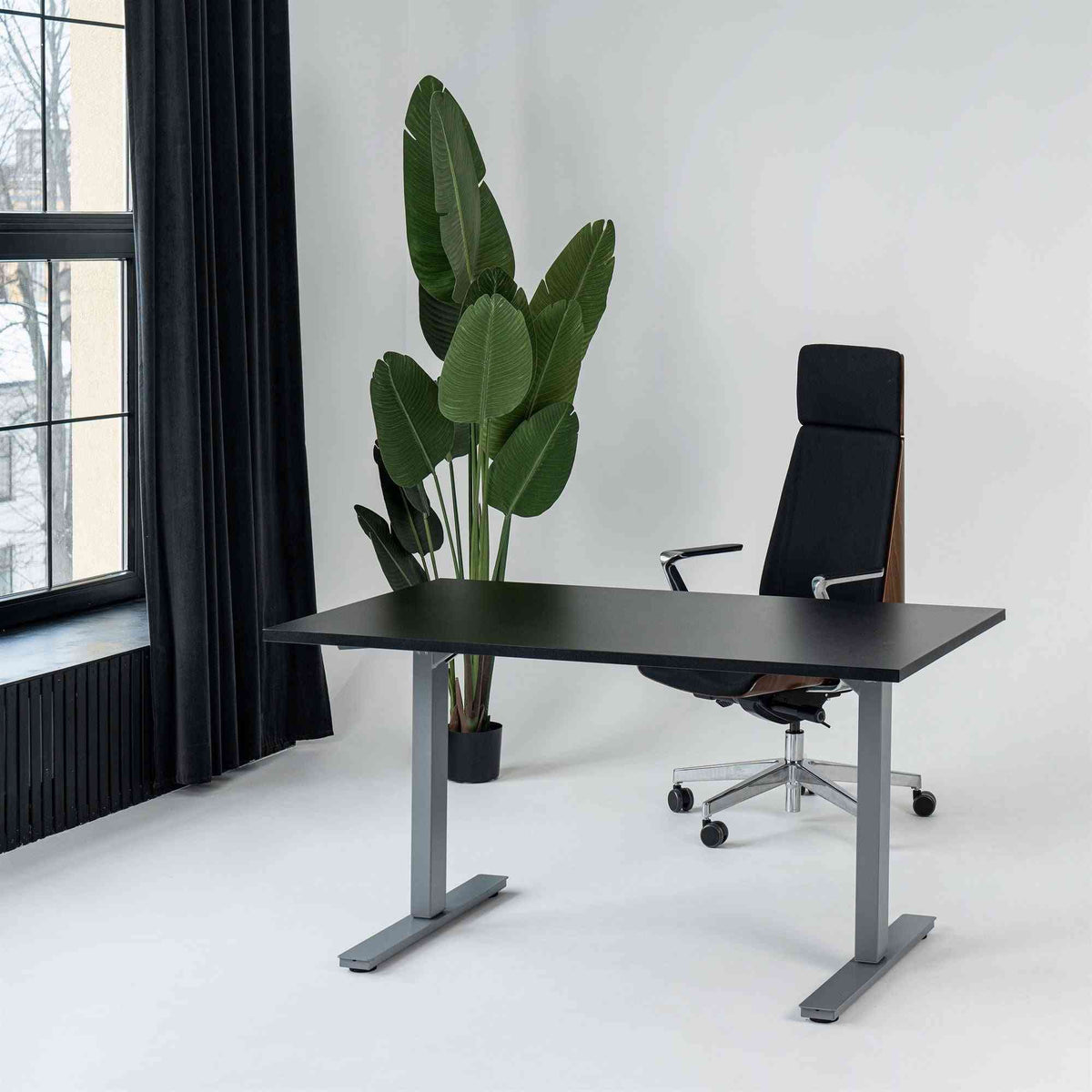 Käsitsi reguleeritava kõrgusega laud Handle Line – must / hõbedane / 120 x 80 cm
