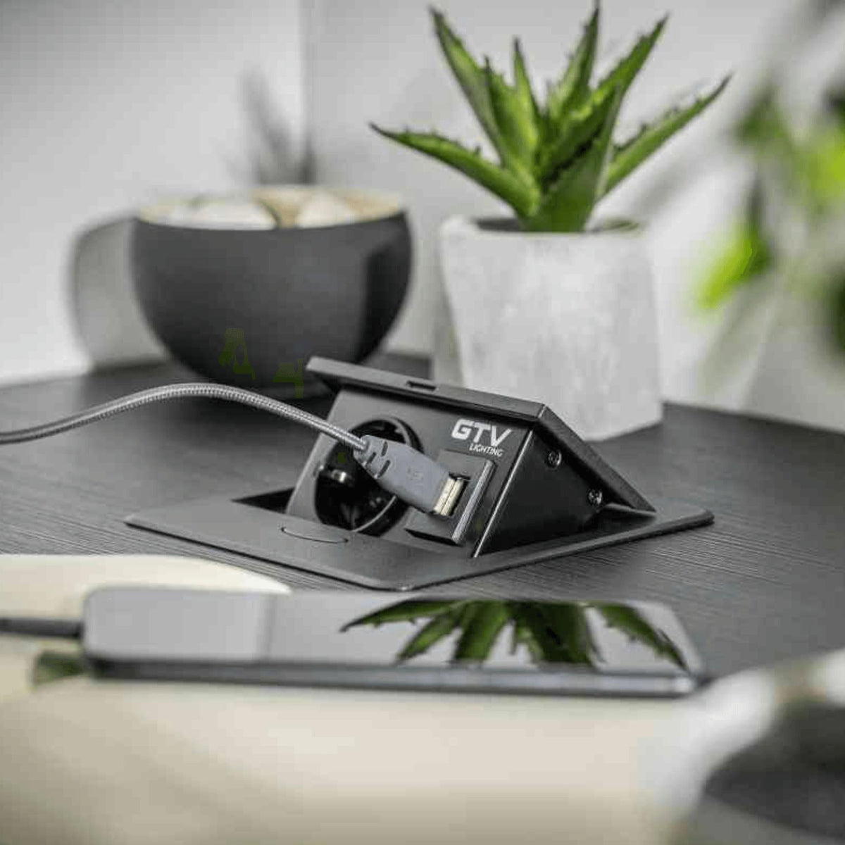 Sisseehitatav pistikupesaplokk AVARO, 1x SCHUKO, 2x USB A