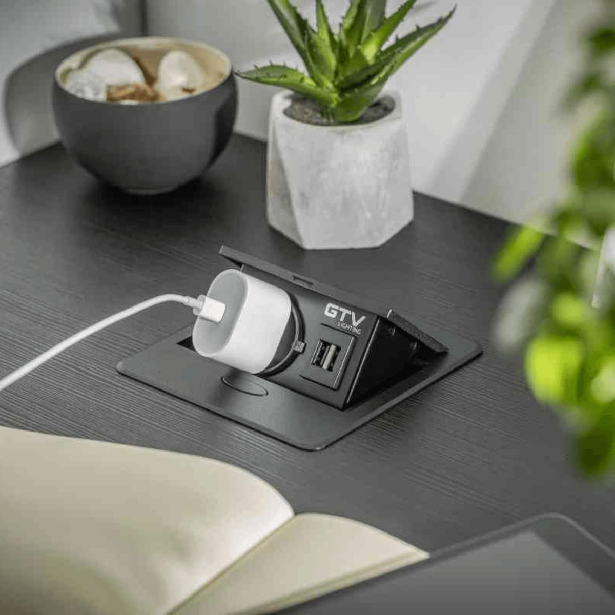 Sisseehitatav pistikupesaplokk AVARO, 1x SCHUKO, 2x USB A