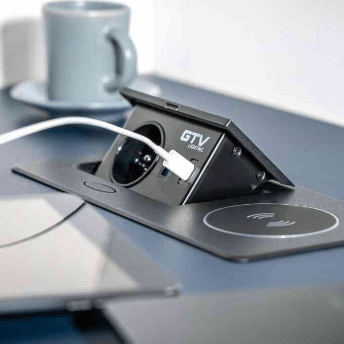 Pistikupesaplokk AVARO PLUS, 1x SCHUKO, USB A + C, 5W juhtmevaba laadija