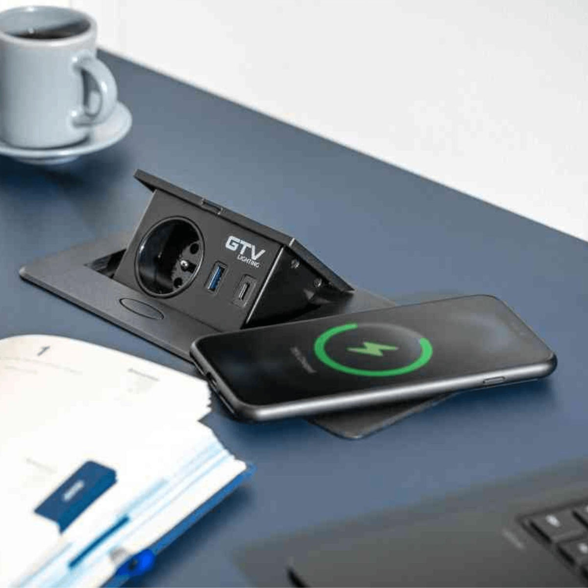 Pistikupesaplokk AVARO PLUS, 1x SCHUKO, USB A + C, 5W juhtmevaba laadija